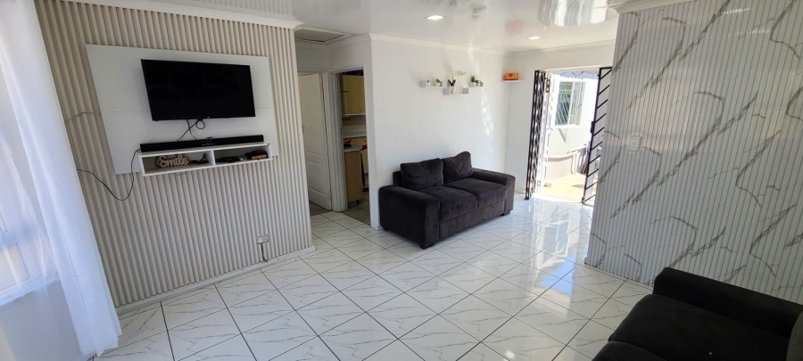 2 Bedroom Property for Sale in Tuscany Glen Western Cape